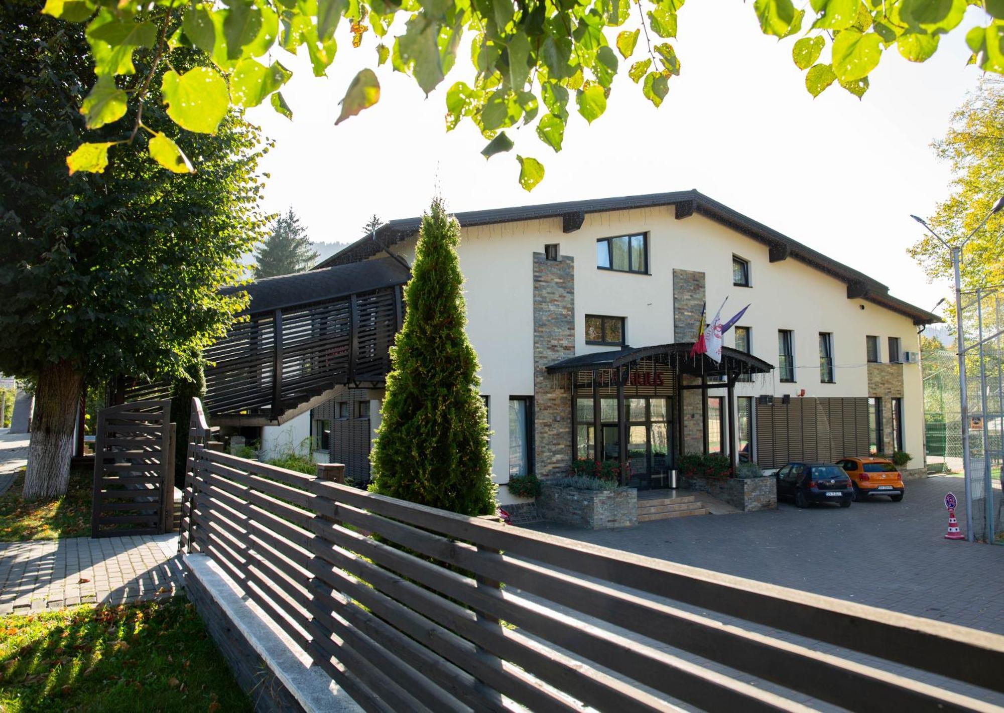 Aquarius Boutique Hotel Campulung Moldovenesc Exterior photo