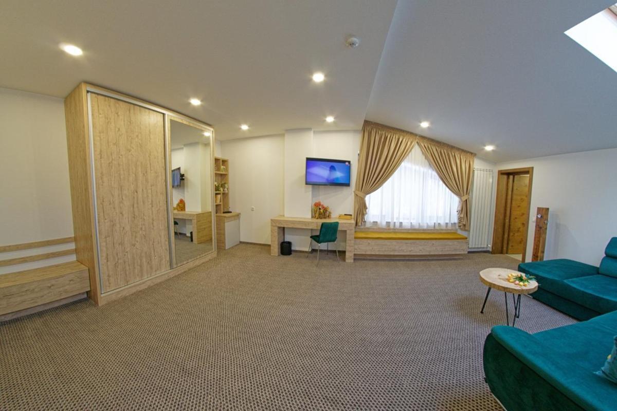 Aquarius Boutique Hotel Campulung Moldovenesc Room photo