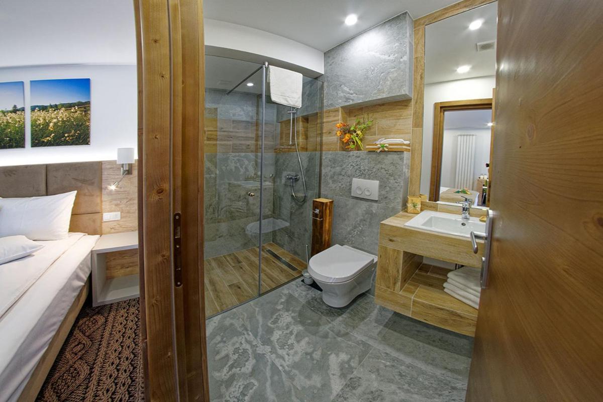 Aquarius Boutique Hotel Campulung Moldovenesc Room photo