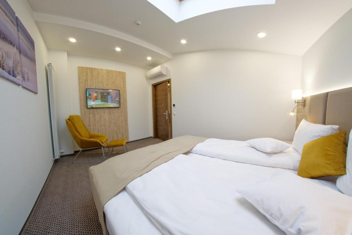 Aquarius Boutique Hotel Campulung Moldovenesc Room photo