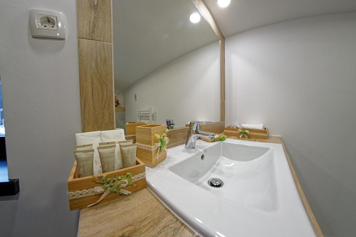 Aquarius Boutique Hotel Campulung Moldovenesc Room photo