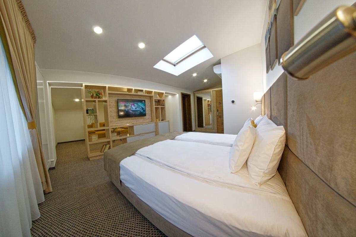 Aquarius Boutique Hotel Campulung Moldovenesc Room photo