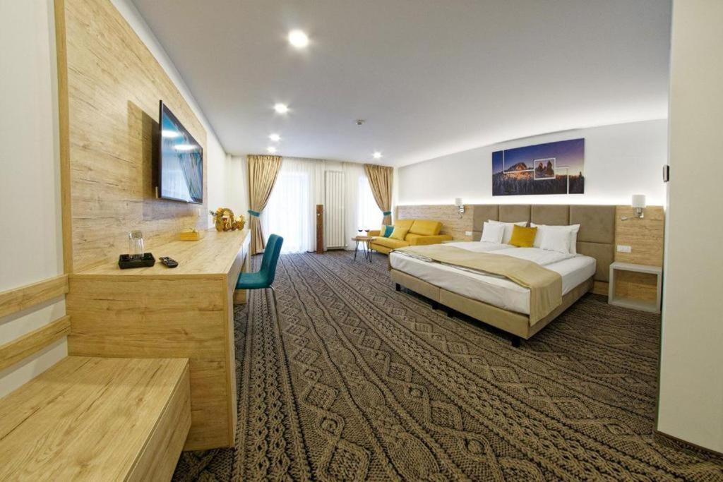 Aquarius Boutique Hotel Campulung Moldovenesc Room photo