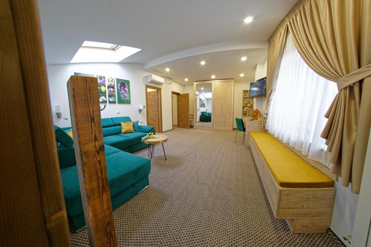 Aquarius Boutique Hotel Campulung Moldovenesc Room photo