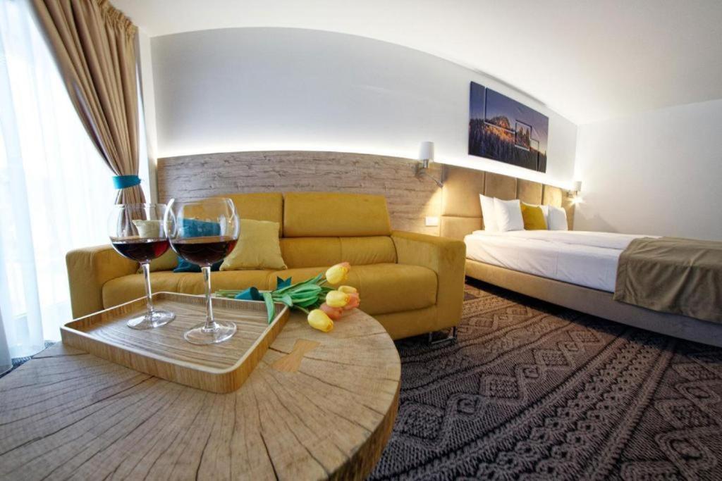 Aquarius Boutique Hotel Campulung Moldovenesc Room photo